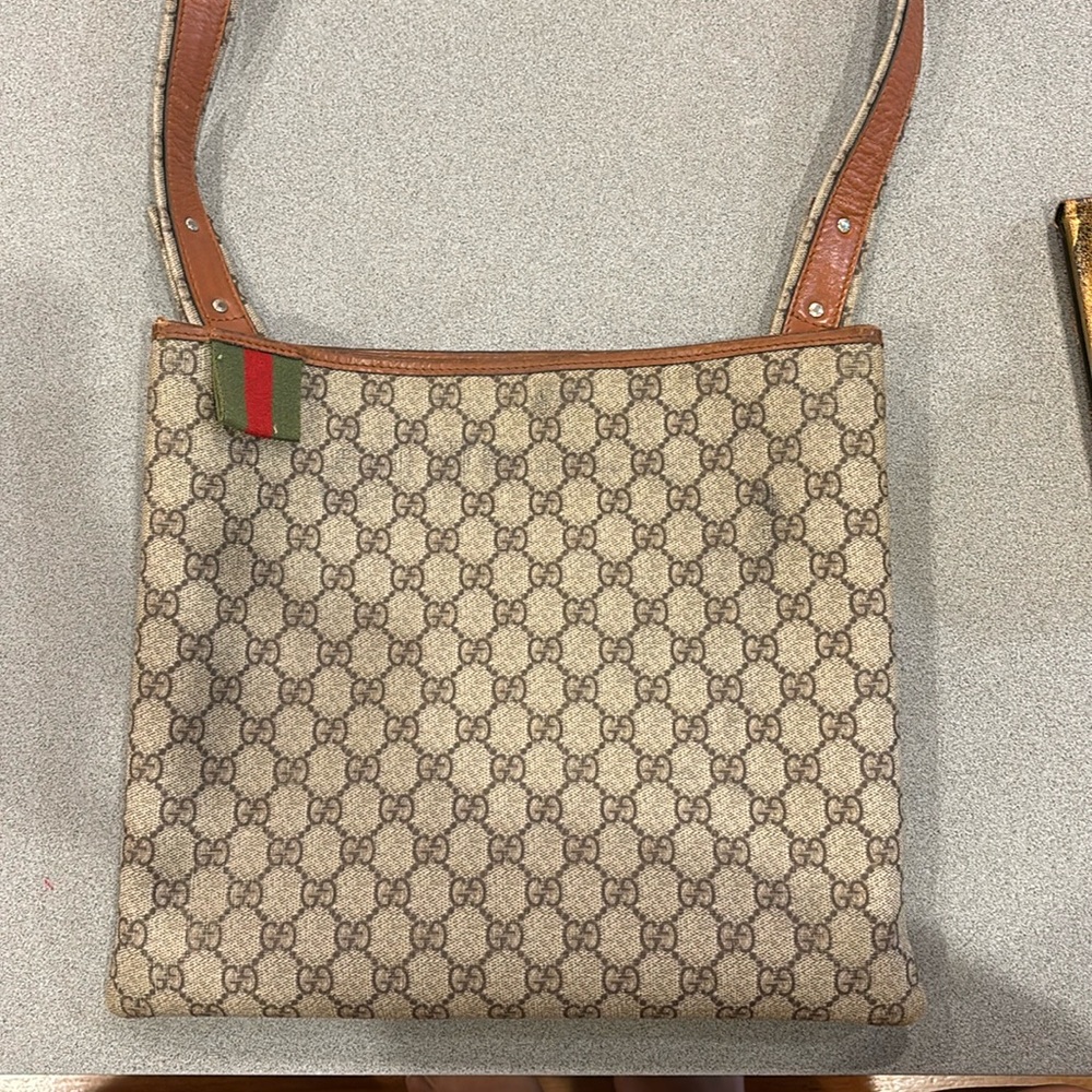 Gucci Supreme Loop Messenger bag